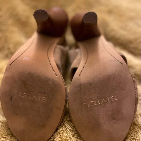 Lux Leather Anthropologie Heels - Picture 8 of 9